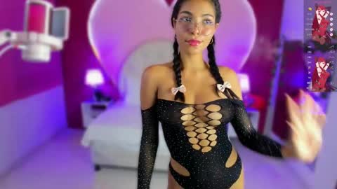 Snapshot of lauramartin1 chatting on February 14, 12:41 am Laura MartinGMT-5 2200-0600 online show from February 14, 12:41 am