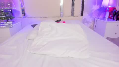 Laura MartinGMT-5 2200-0600 online show from July 28, 4:39 pm