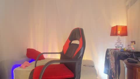 Laura Sofia online show from June 25, 10:42 am