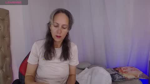 Laura Sofia online show from April 23, 11:51 am