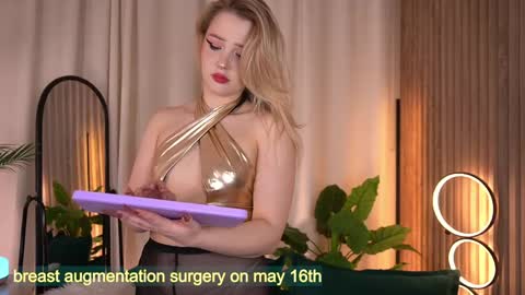  Laura  online show from May 3, 6:41 am