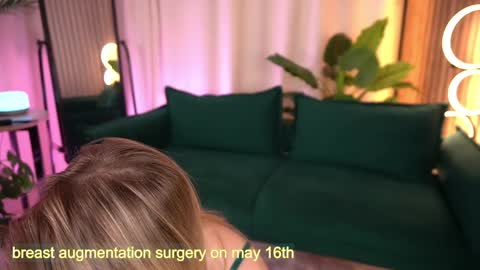  Laura  online show from April 30, 5:56 am