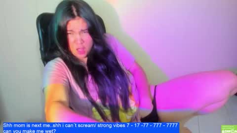 Snapshot of laurengirls1 chatting on March 7, 6:13 am onlyfan laureng7 - 7 laureng2 online show from March 7, 6:13 am