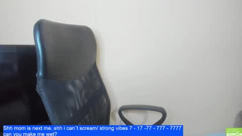 Snapshot of laurengirls1 chatting on February 10, 2:52 am onlyfan laureng7 - 7 laureng2 online show from February 10, 2:52 am