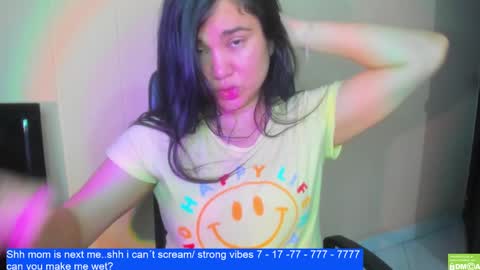 Snapshot of laurengirls1 chatting on February 21, 1:11 am onlyfan laureng7 - 7 laureng2 online show from February 21, 1:11 am