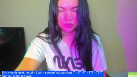 Snapshot of laurengirls1 chatting on March 1, 6:35 am onlyfan laureng7 - 7 laureng2 online show from March 1, 6:35 am