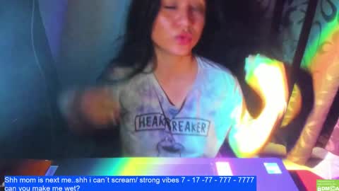Snapshot of laurengirls1 chatting on February 25, 2:25 am onlyfan laureng7 - 7 laureng2 online show from February 25, 2:25 am