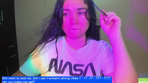 Snapshot of laurengirls1 chatting on March 10, 1:12 am onlyfan laureng7 - 7 laureng2 online show from March 10, 1:12 am