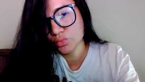 Snapshot of laurengirls1 chatting on September 17, 2:53 pm onlyfan laureng7 - 7 laureng2 online show from September 17, 2:53 pm