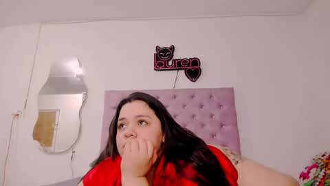 laurenlaine online show from December 3, 12:30 am