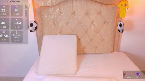 laurenn_smitth online show from June 15, 1:36 pm