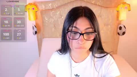 laurenn_smitth online show from June 18, 12:43 pm