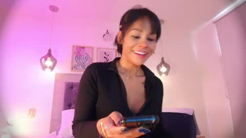 Lauren Saenz online show from April 28, 12:09 pm