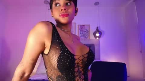 Lauren Saenz online show from July 9, 12:20 pm