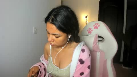 daniela angel     online show from August 4, 8:54 am