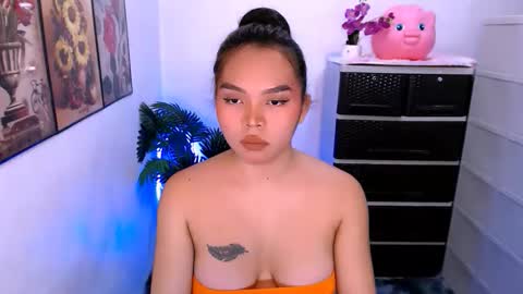 lavenia487426 online show from March 7, 1:11 pm