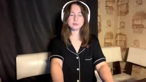 Emily online show from December 13, 7:53 pm