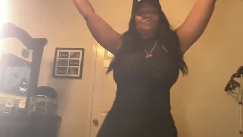 Snapshot of lavishly69 chatting on October 3, 1:48 am Brownsugar69 online show from October 3, 1:48 am