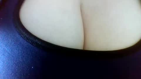 layannalea online show from July 28, 9:25 pm