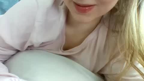 layannalea online show from February 27, 10:42 pm