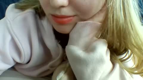 layannalea online show from March 3, 7:07 pm