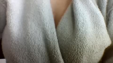 layannalea online show from June 22, 2:17 am