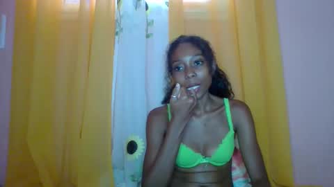 layannek online show from April 25, 1:41 pm