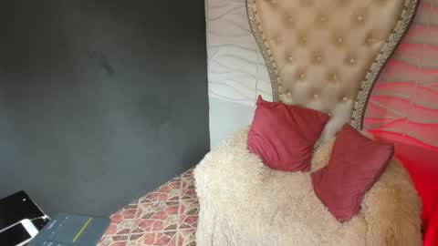 Layla online show from May 2, 7:52 pm