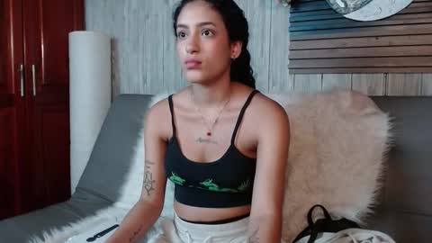 Layla online show from January 18, 10:19 pm