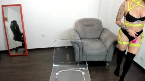 layla_blueyes online show from November 14, 9:49 pm