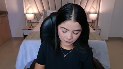 Layla Breezee online show from July 18, 10:39 am