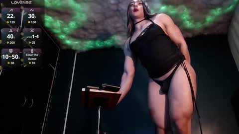 Layla   help me with your thumbs up its important  online show from January 18, 5:38 am