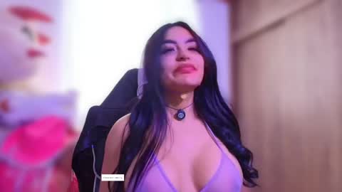 Layla online show from April 23, 4:08 pm