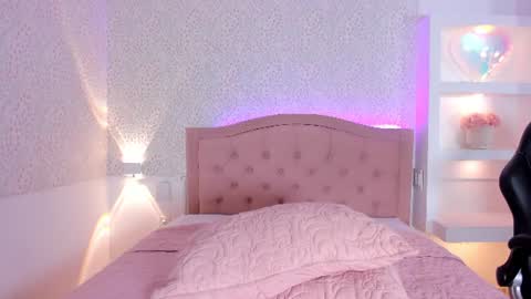 Layla Play  online show from June 11, 12:32 am