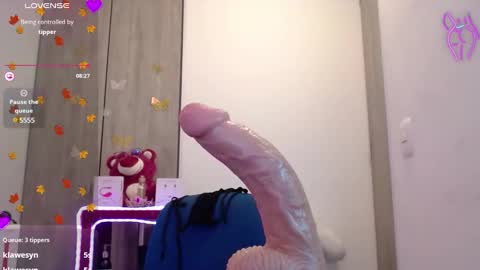 Layla online show from March 5, 1:31 am