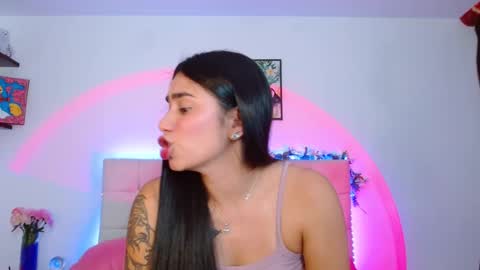 Snapshot of layla_roma chatting on October 9, 12:16 am Lia and Rachel online show from October 9, 12:16 am