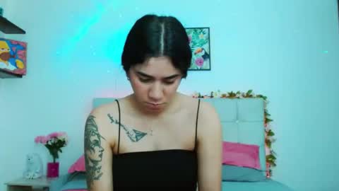 Snapshot of layla_roma chatting on December 7, 11:18 pm Lia and Rachel online show from December 7, 11:18 pm