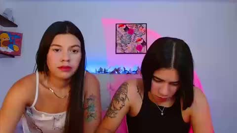 Snapshot of layla_roma chatting on October 18, 1:43 am Lia and Rachel online show from October 18, 1:43 am