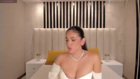 Layla online show from February 13, 6:30 am