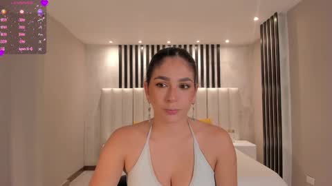 Layla online show from February 11, 3:50 am