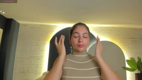 Layla online show from February 1, 3:30 am