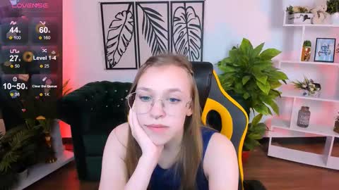 layriantavee online show from March 7, 10:35 am