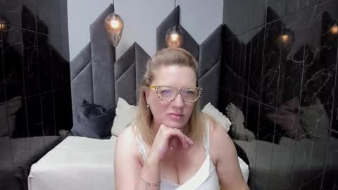 Lea online show from February 9, 5:08 am