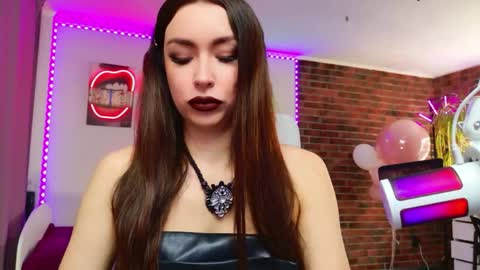 lea_loon online show from May 6, 9:04 am