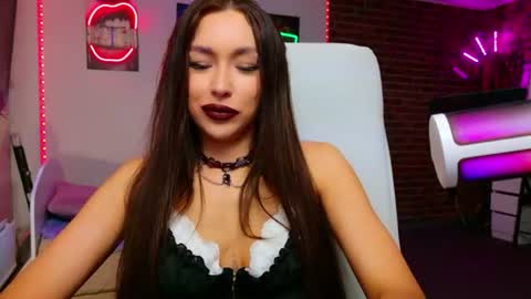 lea_loon online show from June 18, 12:10 pm