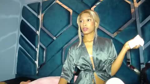 lea sewwtly online show from October 27, 1:11 pm