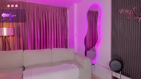 Leah  Greyy online show from June 18, 11:04 am