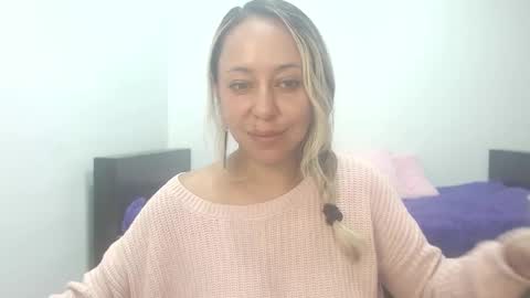 Snapshot of leah_susman chatting on October 10, 2:39 am leah_susman online show from October 10, 2:39 am