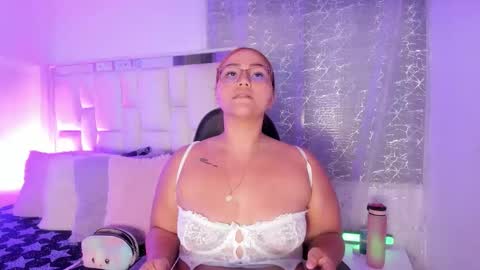 Leah  online show from May 2, 2:39 am
