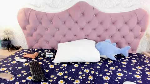leahmoon_1 online show from May 2, 6:08 am